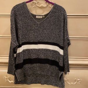 High-low, v-neck sweater with stripes